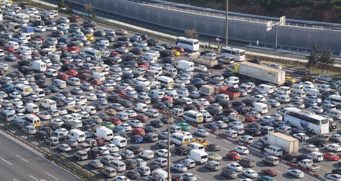 Bayram trafiğini için alternatif rotaları kullanın...