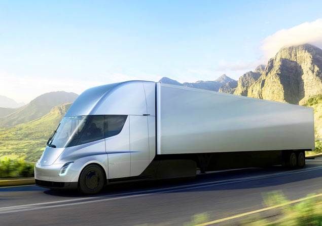 Elektrikli tır Tesla Semi 100 km/s hıza 1.9 saniyede çıkıyor.